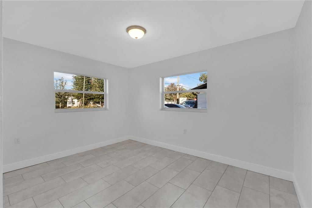 出租: $2,100 (3 贝兹, 1 浴室, 972 平方英尺)