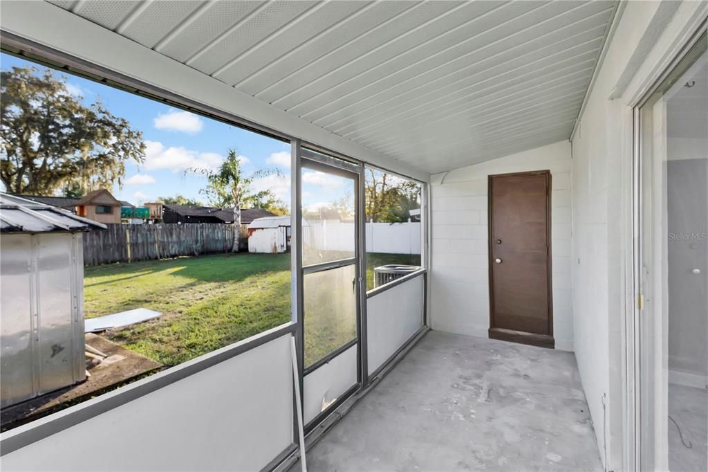 出租: $2,100 (3 贝兹, 1 浴室, 972 平方英尺)