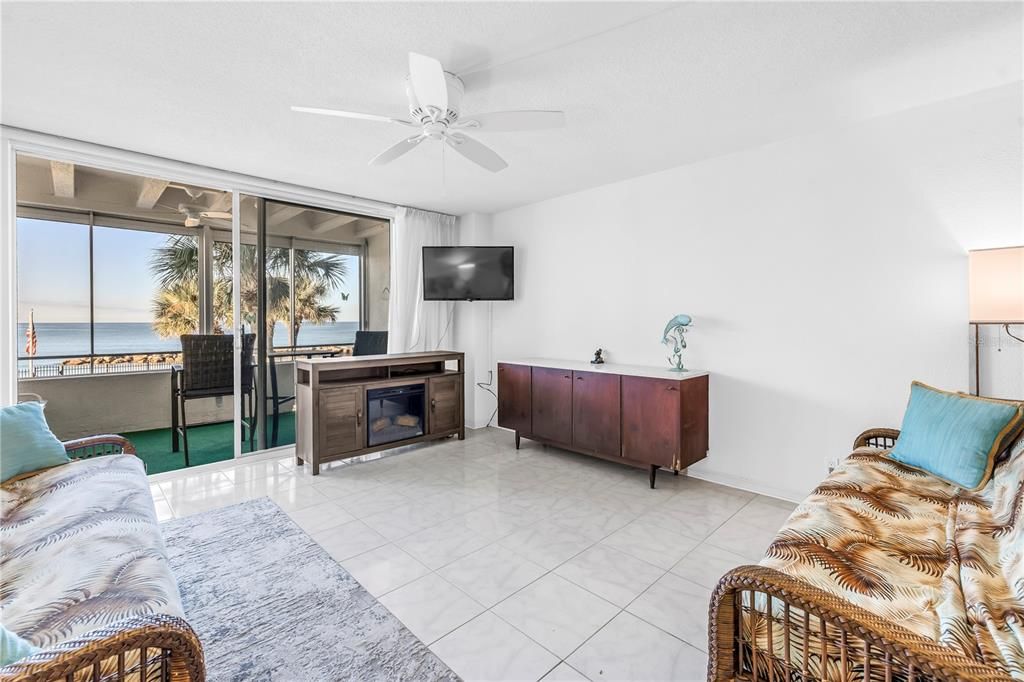 For Sale: $325,000 (0 beds, 1 baths, 448 Square Feet)