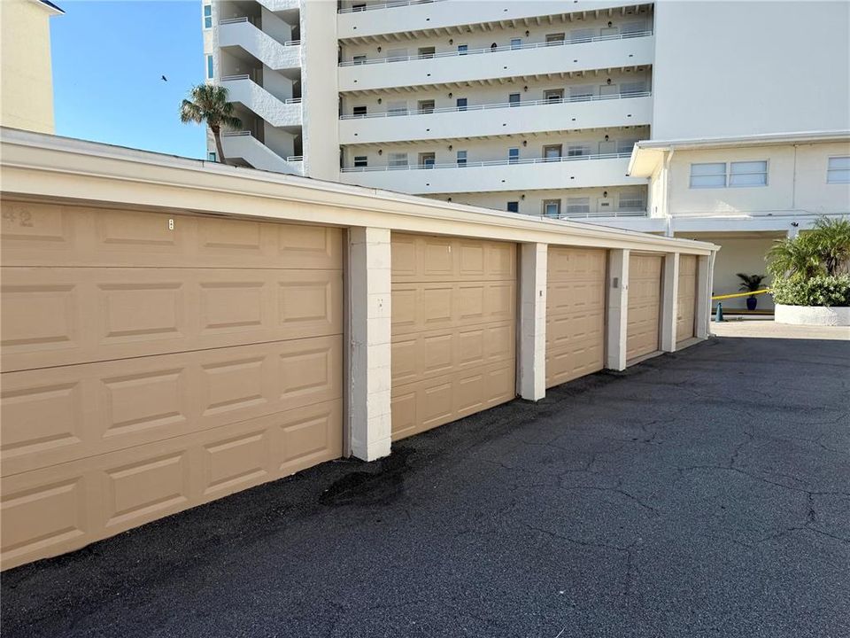 For Sale: $325,000 (0 beds, 1 baths, 448 Square Feet)