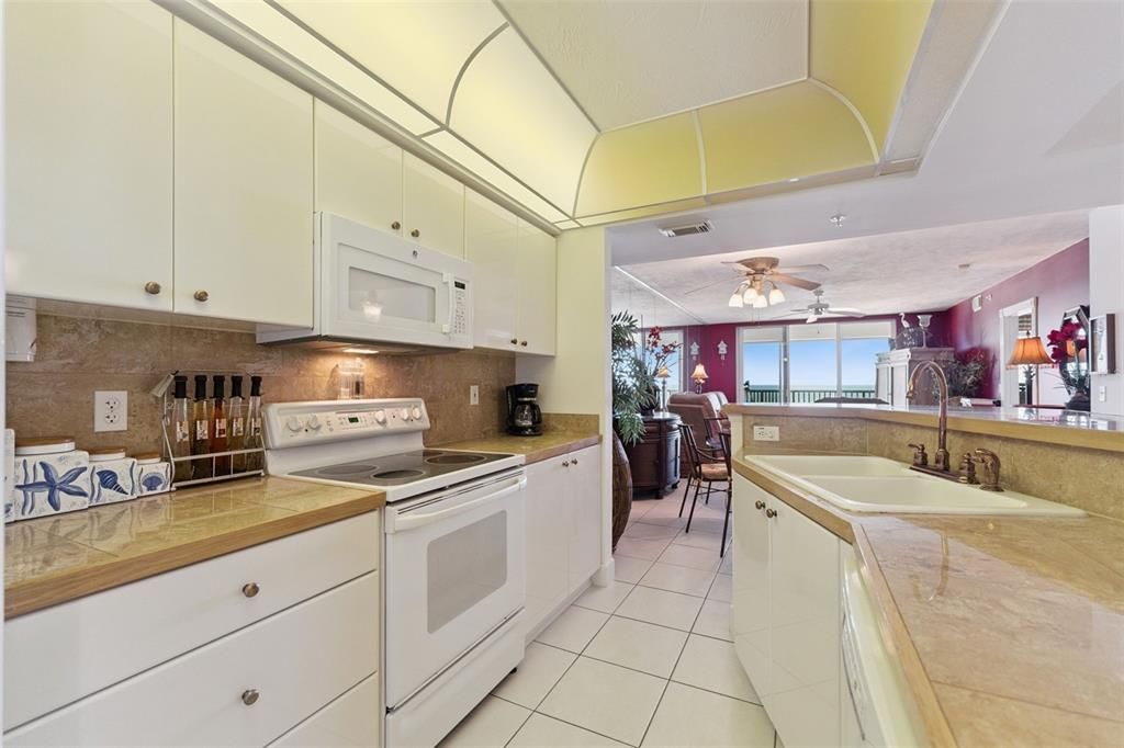 На продажу: $675,000 (2 спален, 2 ванн, 1672 Квадратных фут)