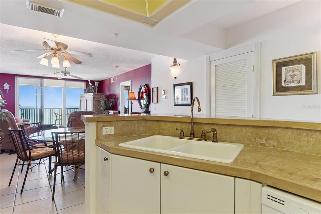 На продажу: $675,000 (2 спален, 2 ванн, 1672 Квадратных фут)