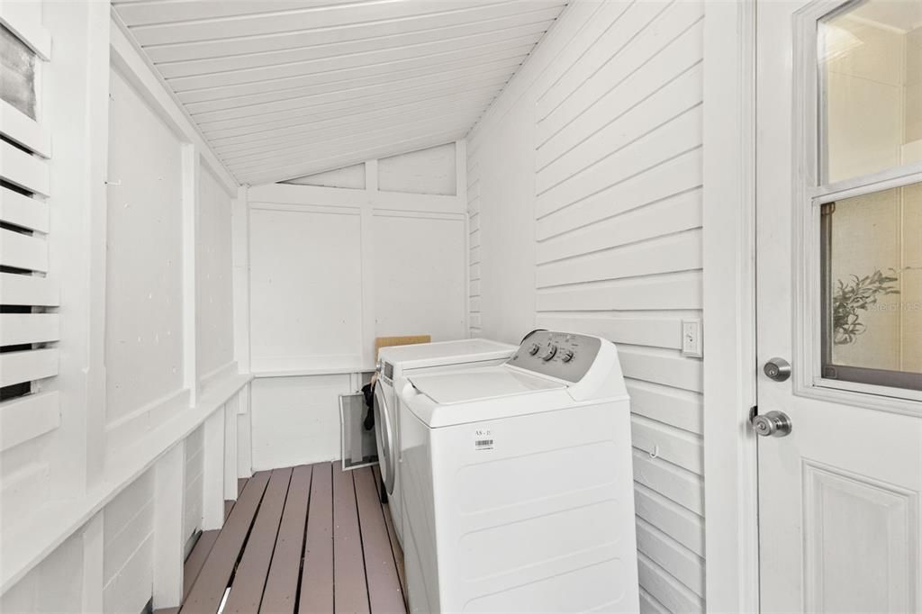 Active With Contract: $249,900 (3 beds, 1 baths, 838 Square Feet)