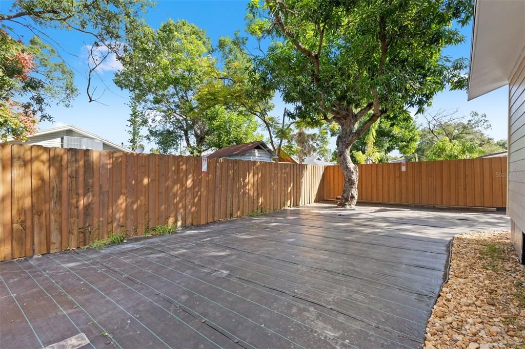 Active With Contract: $249,900 (3 beds, 1 baths, 838 Square Feet)