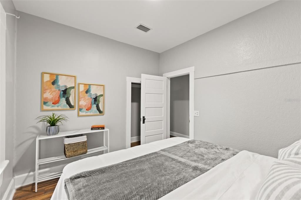 Active With Contract: $249,900 (3 beds, 1 baths, 838 Square Feet)