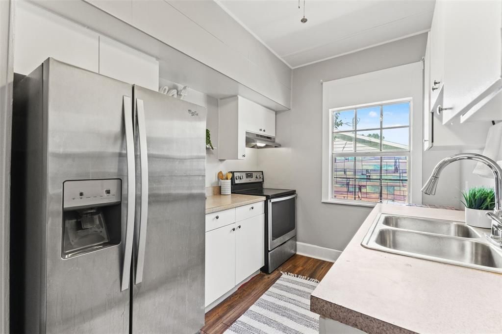 Active With Contract: $249,900 (3 beds, 1 baths, 838 Square Feet)