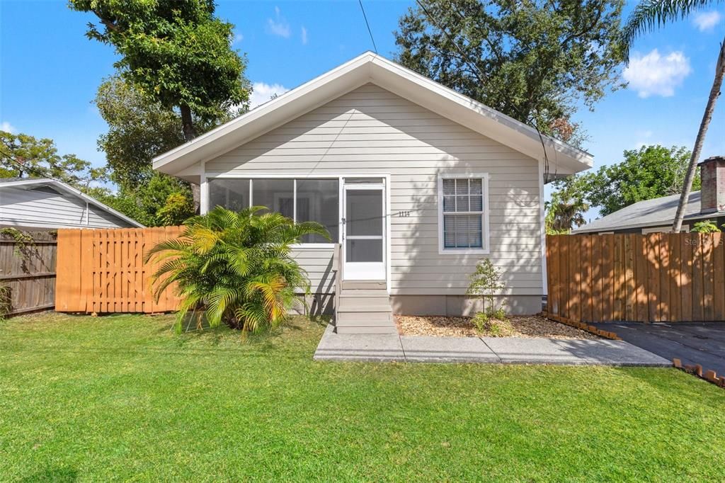 Active With Contract: $249,900 (3 beds, 1 baths, 838 Square Feet)