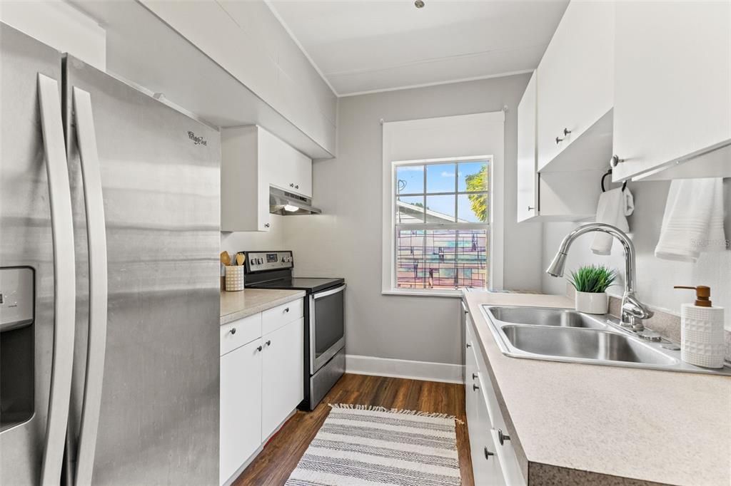 Active With Contract: $249,900 (3 beds, 1 baths, 838 Square Feet)