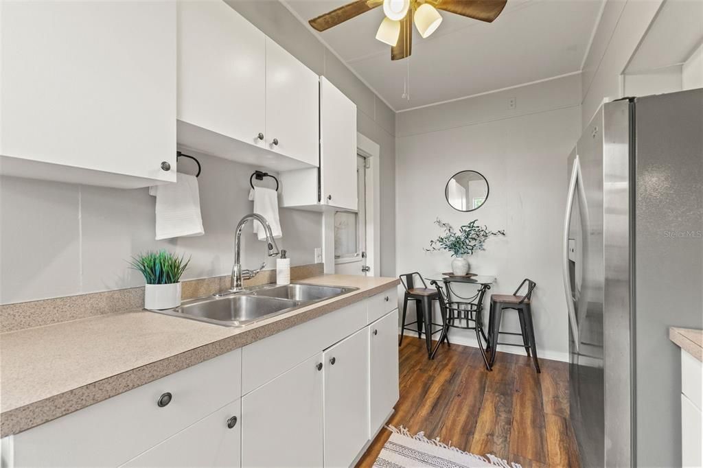 Active With Contract: $249,900 (3 beds, 1 baths, 838 Square Feet)