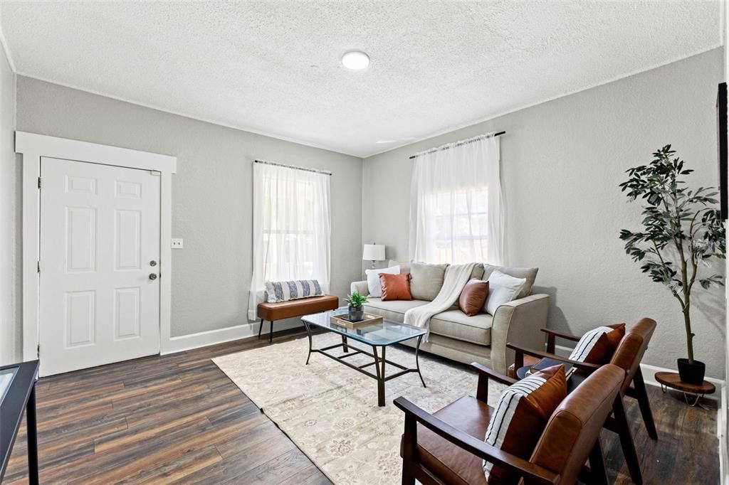 Active With Contract: $249,900 (3 beds, 1 baths, 838 Square Feet)