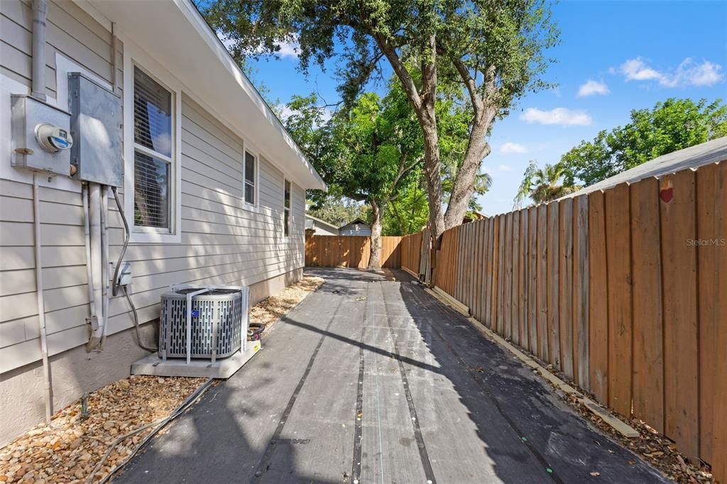 Active With Contract: $249,900 (3 beds, 1 baths, 838 Square Feet)