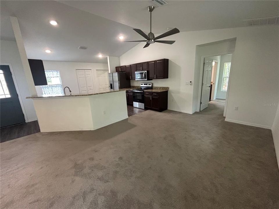 出租: $1,795 (3 贝兹, 2 浴室, 1684 平方英尺)