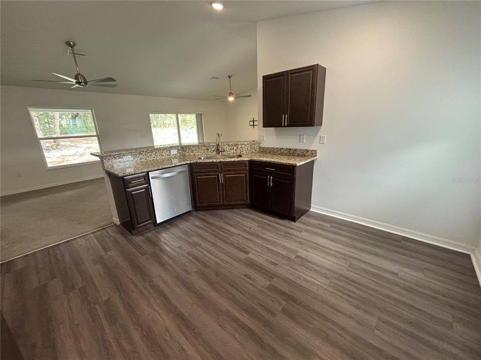 出租: $1,795 (3 贝兹, 2 浴室, 1684 平方英尺)