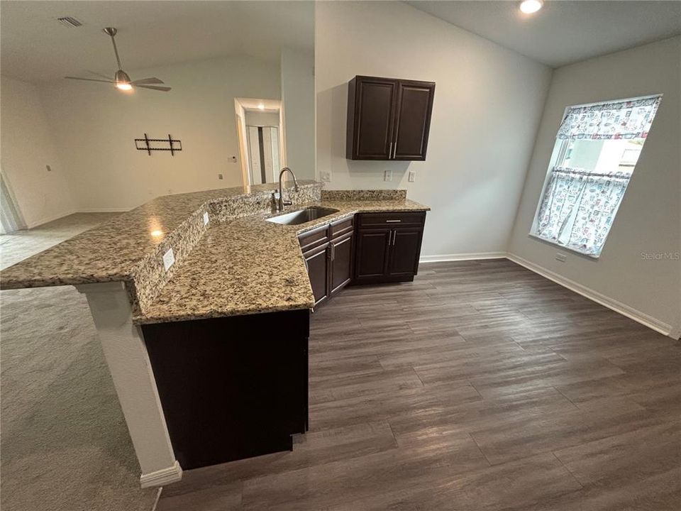 出租: $1,795 (3 贝兹, 2 浴室, 1684 平方英尺)