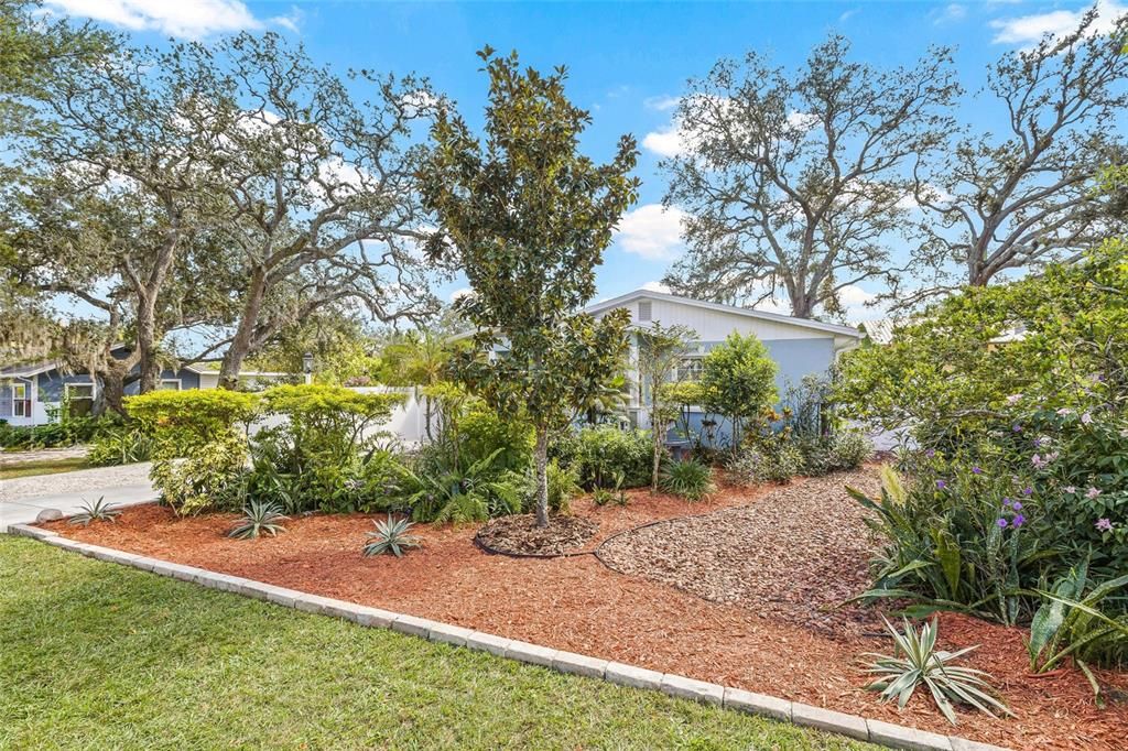 Active With Contract: $395,000 (3 beds, 2 baths, 1681 Square Feet)