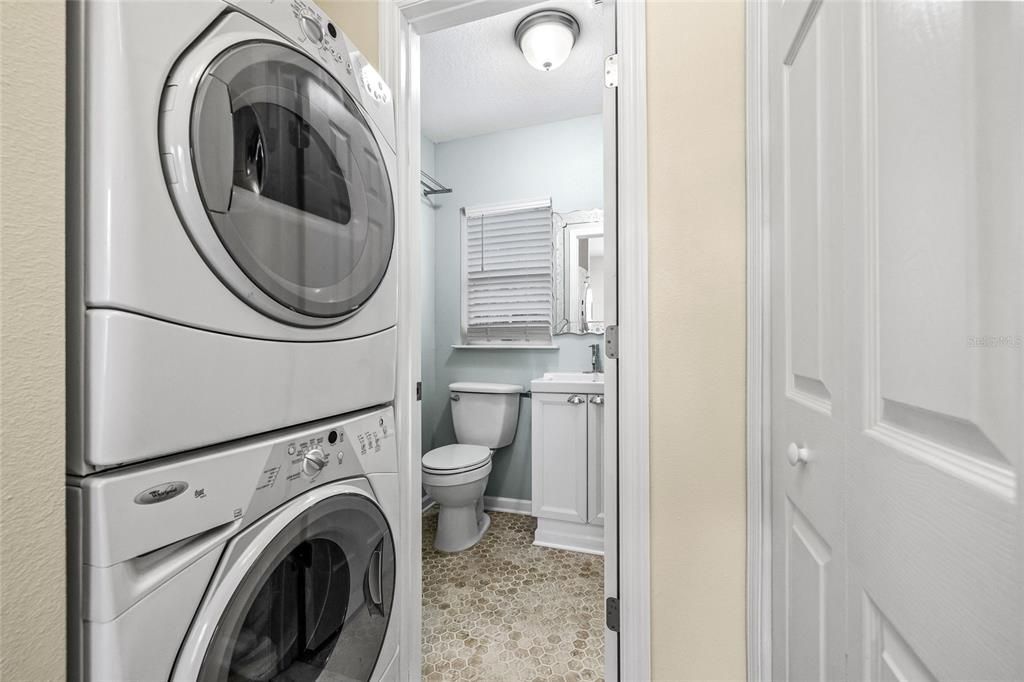 Active With Contract: $395,000 (3 beds, 2 baths, 1681 Square Feet)