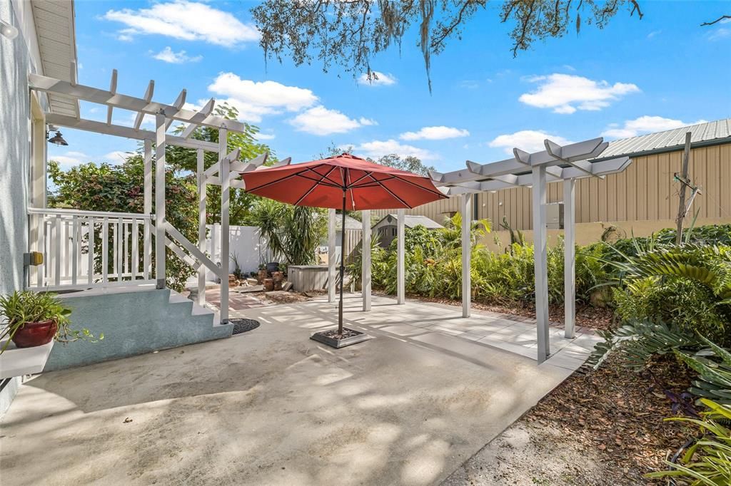 Active With Contract: $395,000 (3 beds, 2 baths, 1681 Square Feet)