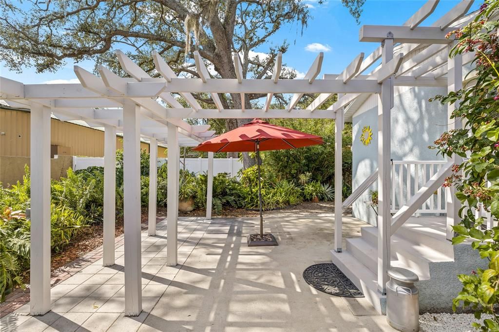 Active With Contract: $395,000 (3 beds, 2 baths, 1681 Square Feet)