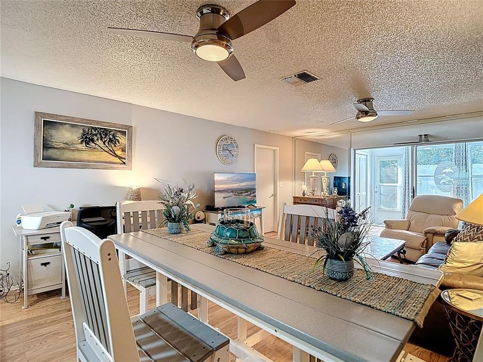 For Sale: $149,900 (2 beds, 2 baths, 1029 Square Feet)