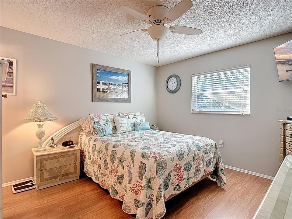 For Sale: $149,900 (2 beds, 2 baths, 1029 Square Feet)