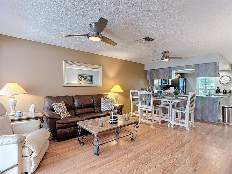 For Sale: $149,900 (2 beds, 2 baths, 1029 Square Feet)