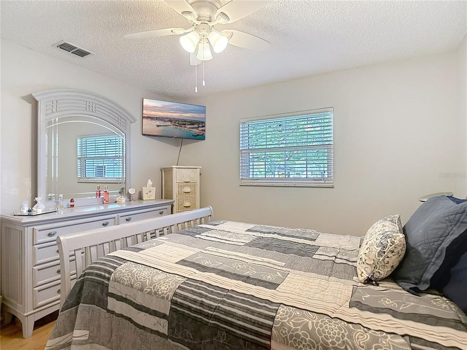 For Sale: $149,900 (2 beds, 2 baths, 1029 Square Feet)