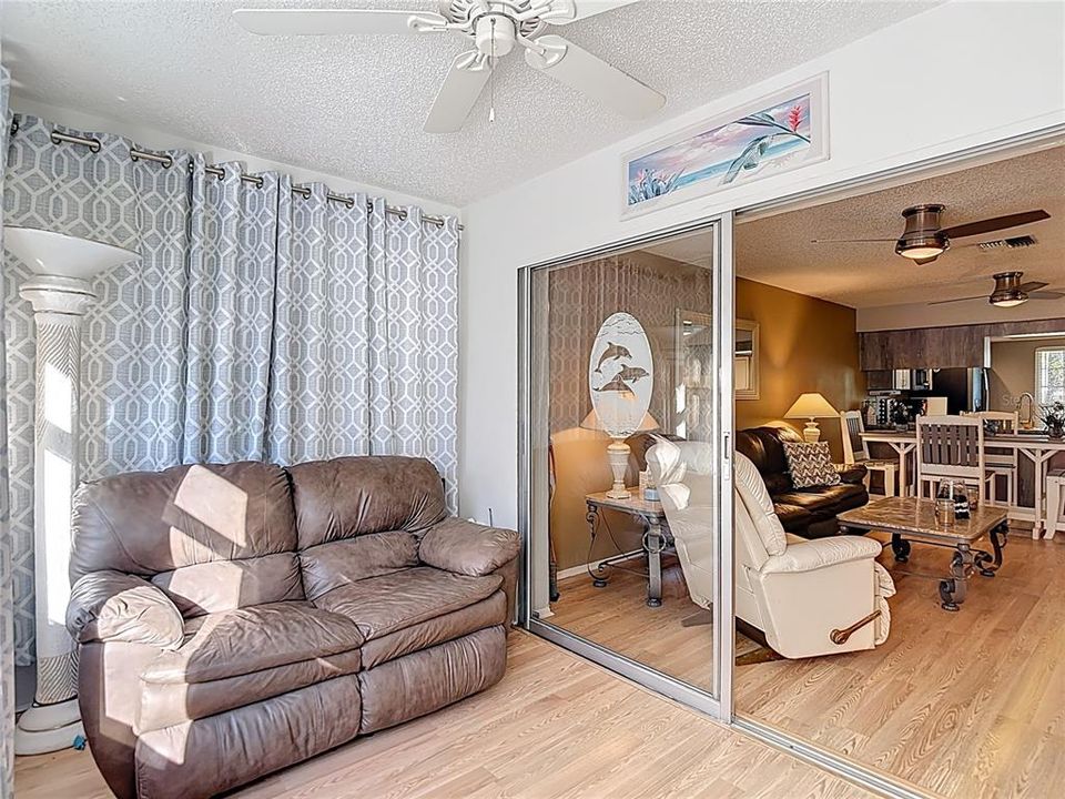 For Sale: $149,900 (2 beds, 2 baths, 1029 Square Feet)