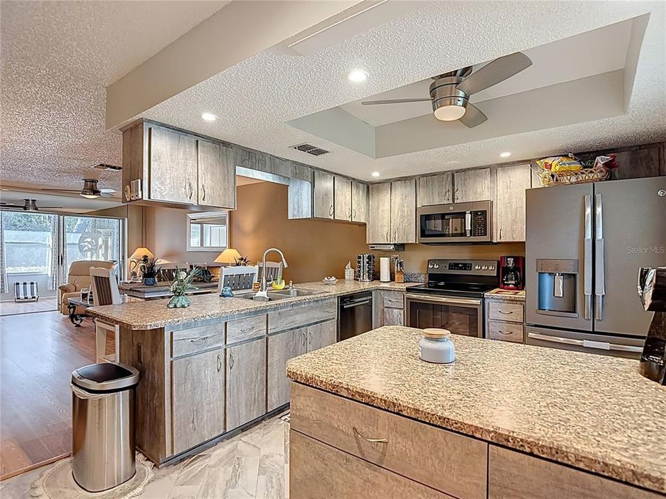 For Sale: $149,900 (2 beds, 2 baths, 1029 Square Feet)