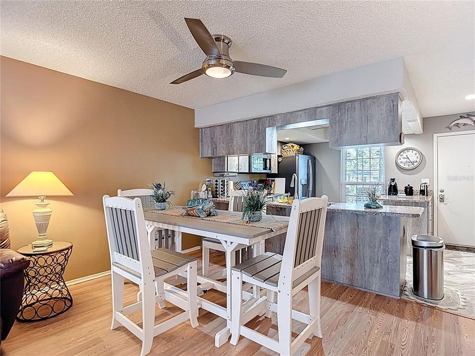 For Sale: $149,900 (2 beds, 2 baths, 1029 Square Feet)