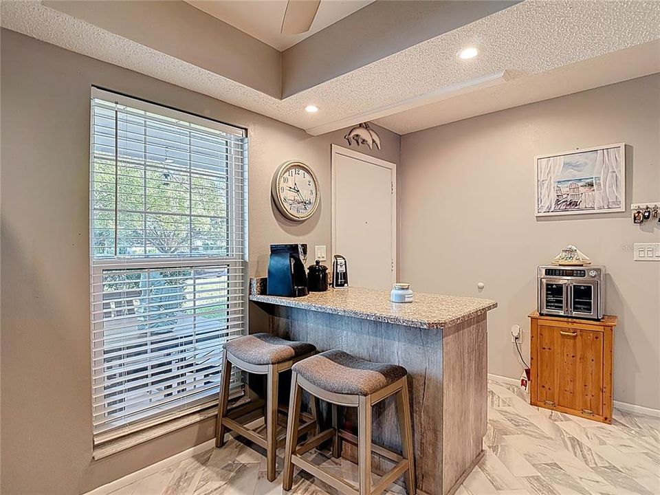 For Sale: $149,900 (2 beds, 2 baths, 1029 Square Feet)