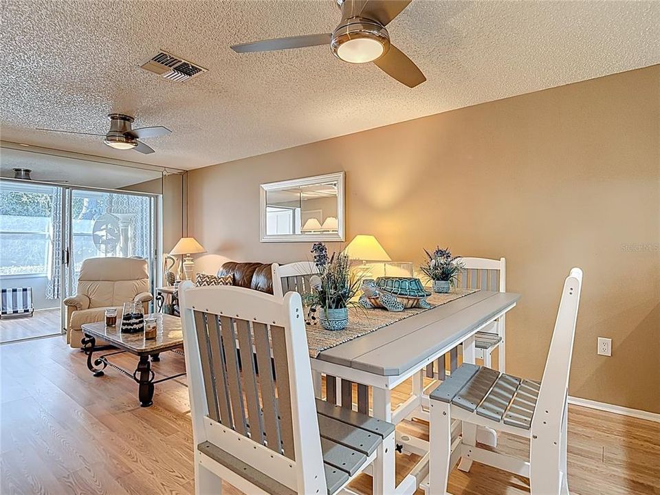 For Sale: $149,900 (2 beds, 2 baths, 1029 Square Feet)