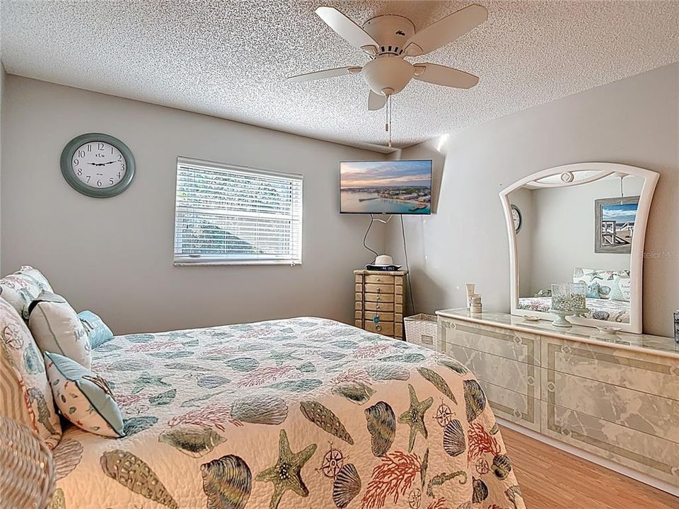 For Sale: $149,900 (2 beds, 2 baths, 1029 Square Feet)