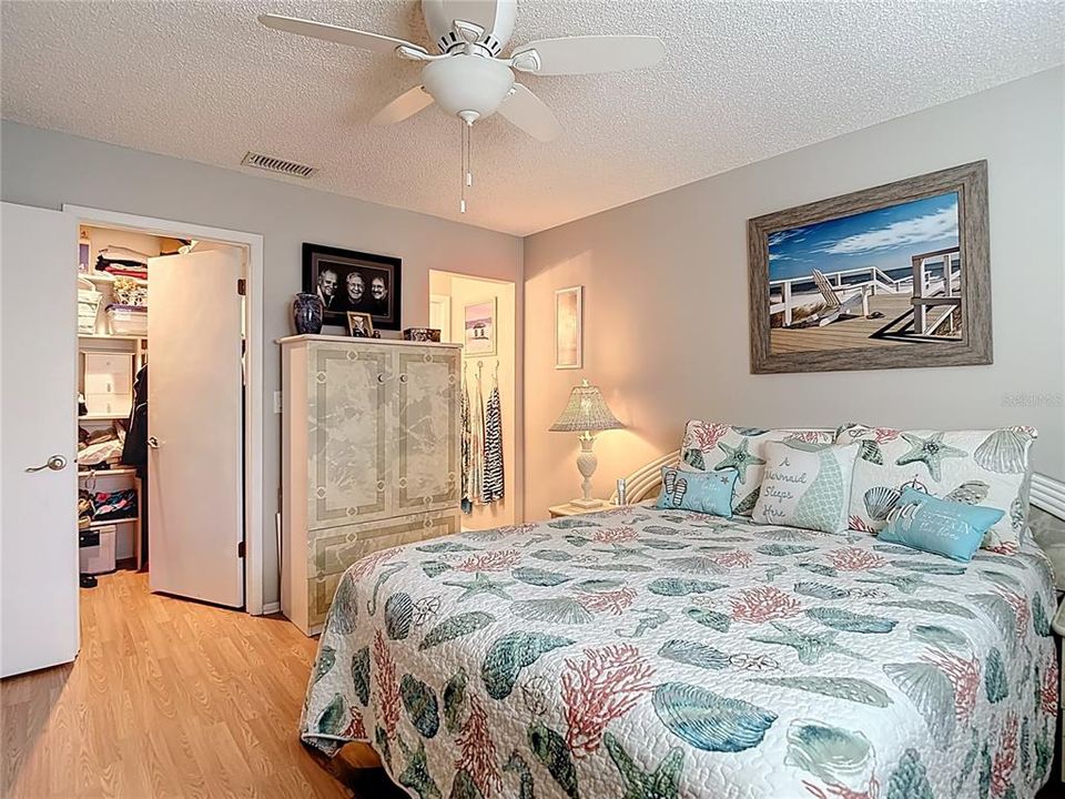 For Sale: $149,900 (2 beds, 2 baths, 1029 Square Feet)