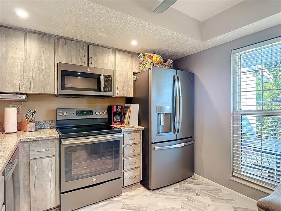 For Sale: $149,900 (2 beds, 2 baths, 1029 Square Feet)