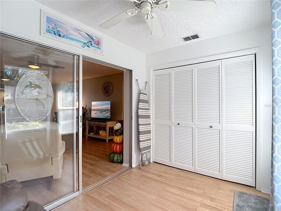 For Sale: $149,900 (2 beds, 2 baths, 1029 Square Feet)