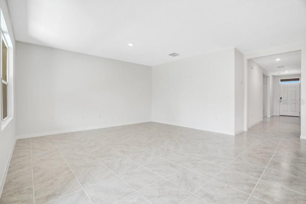 Active With Contract: $2,000 (3 beds, 2 baths, 1725 Square Feet)