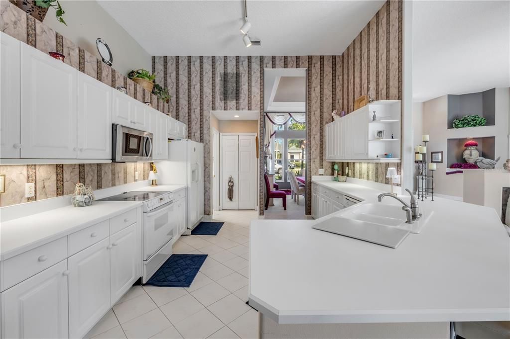 For Sale: $449,000 (3 beds, 2 baths, 2098 Square Feet)