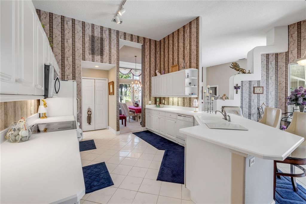 For Sale: $449,000 (3 beds, 2 baths, 2098 Square Feet)