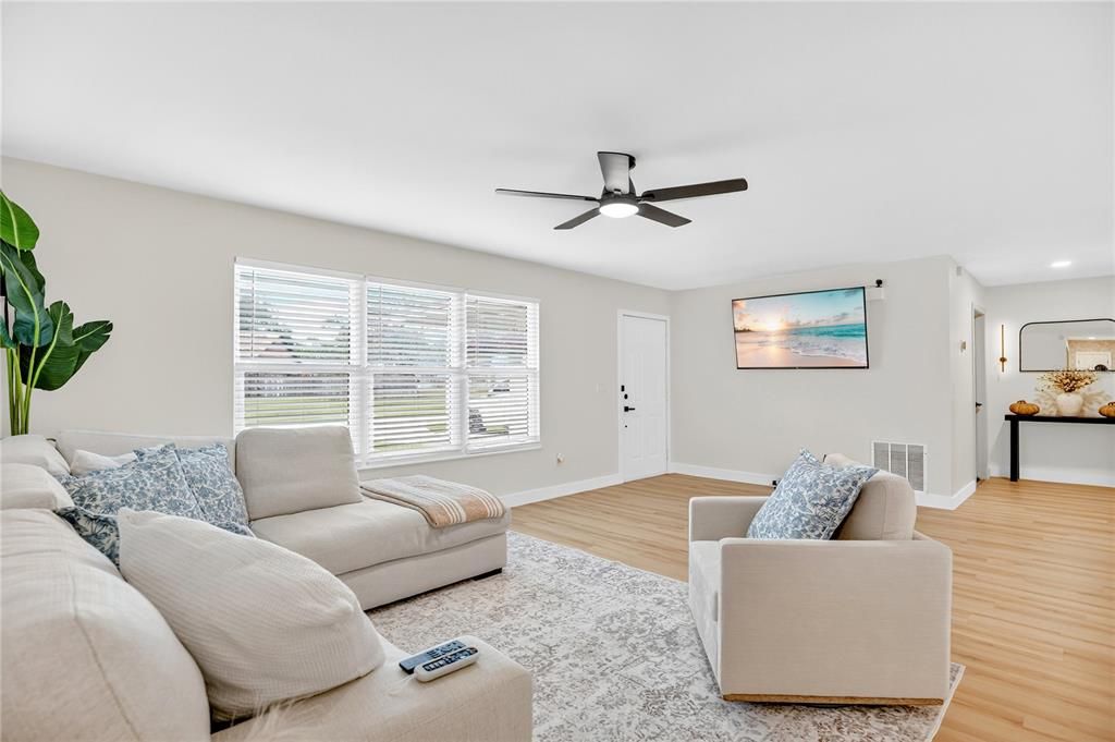 待售: $410,000 (3 贝兹, 2 浴室, 1337 平方英尺)