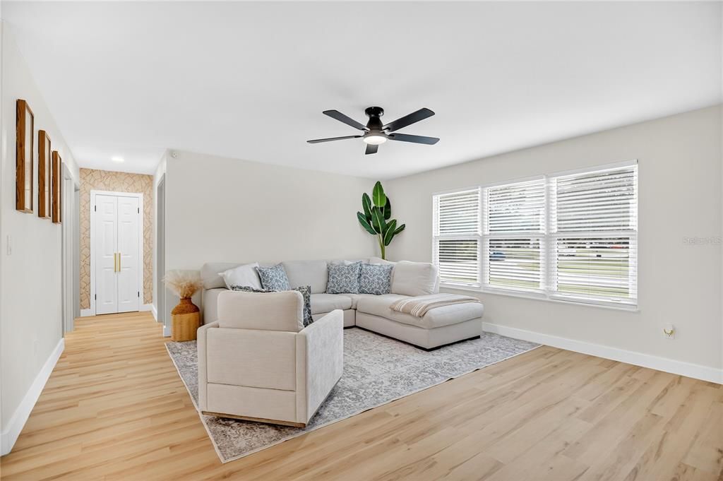 待售: $410,000 (3 贝兹, 2 浴室, 1337 平方英尺)