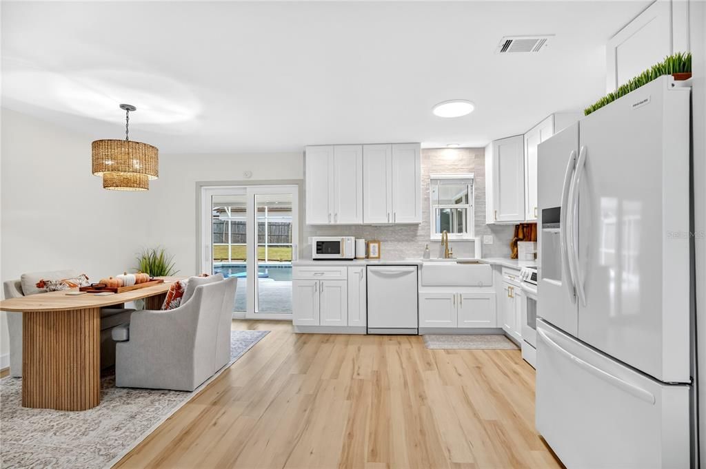 待售: $410,000 (3 贝兹, 2 浴室, 1337 平方英尺)