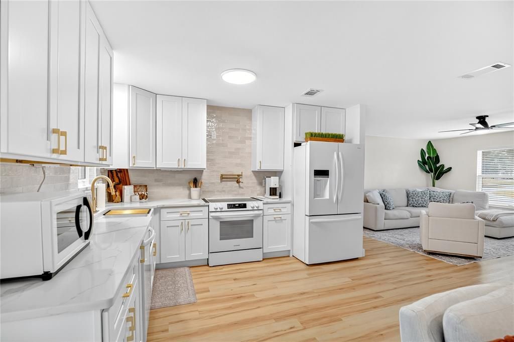 待售: $410,000 (3 贝兹, 2 浴室, 1337 平方英尺)