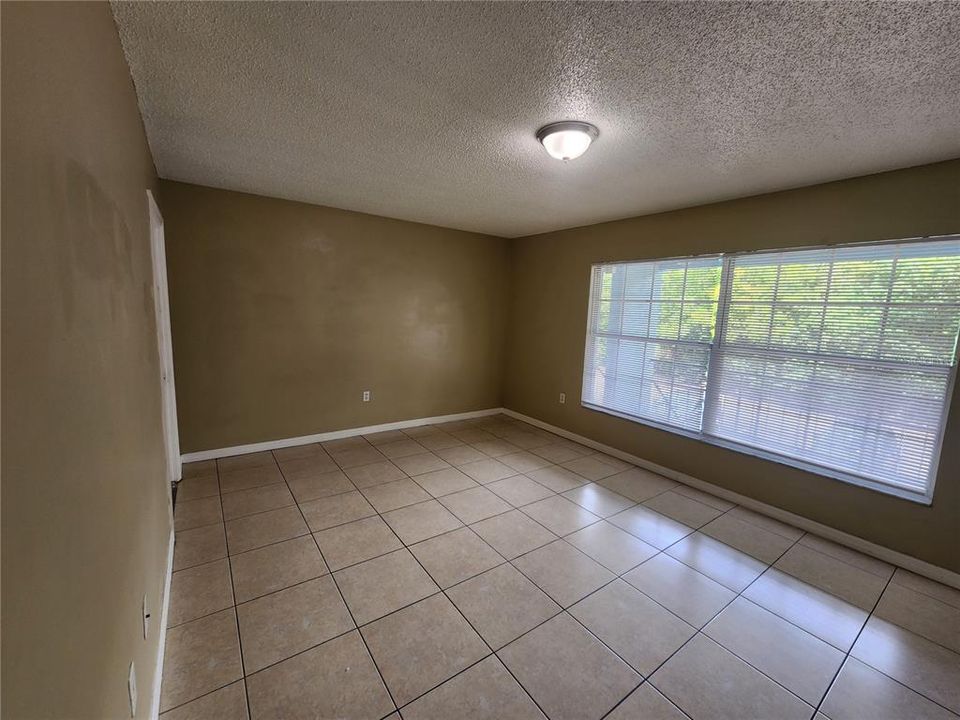 For Sale: $154,900 (2 beds, 2 baths, 1052 Square Feet)