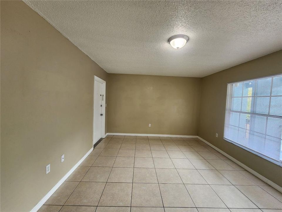 For Sale: $154,900 (2 beds, 2 baths, 1052 Square Feet)