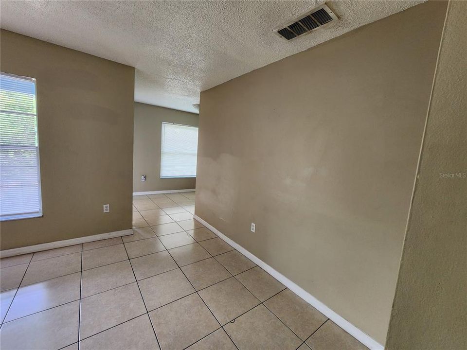 For Sale: $154,900 (2 beds, 2 baths, 1052 Square Feet)