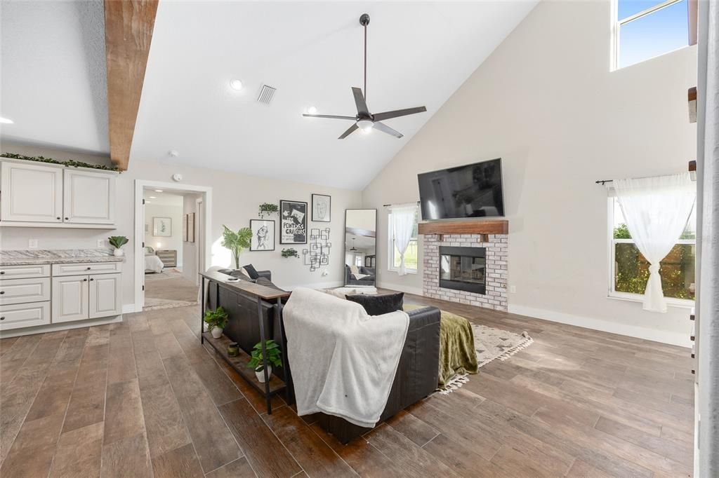 На продажу: $729,900 (3 спален, 3 ванн, 2243 Квадратных фут)