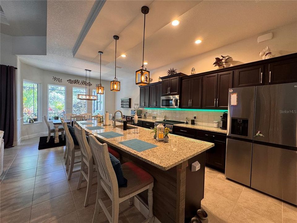 En Venta: $679,900 (3 camas, 3 baños, 1839 Pies cuadrados)