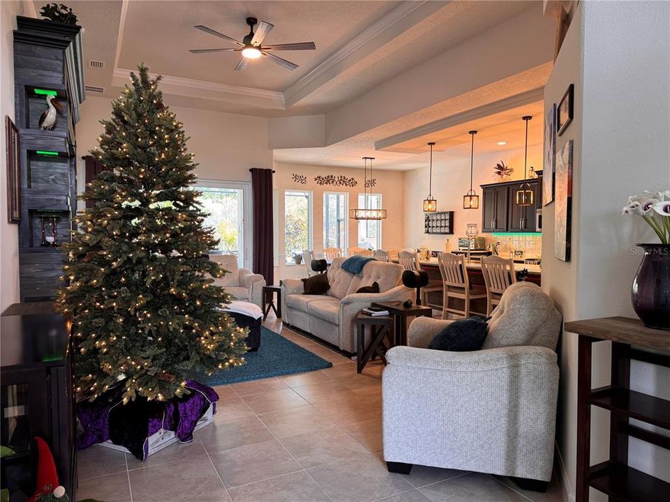 En Venta: $679,900 (3 camas, 3 baños, 1839 Pies cuadrados)