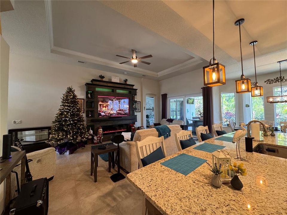 En Venta: $679,900 (3 camas, 3 baños, 1839 Pies cuadrados)