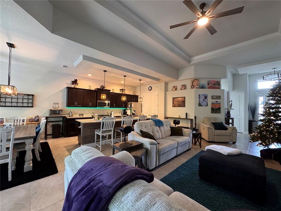 En Venta: $679,900 (3 camas, 3 baños, 1839 Pies cuadrados)